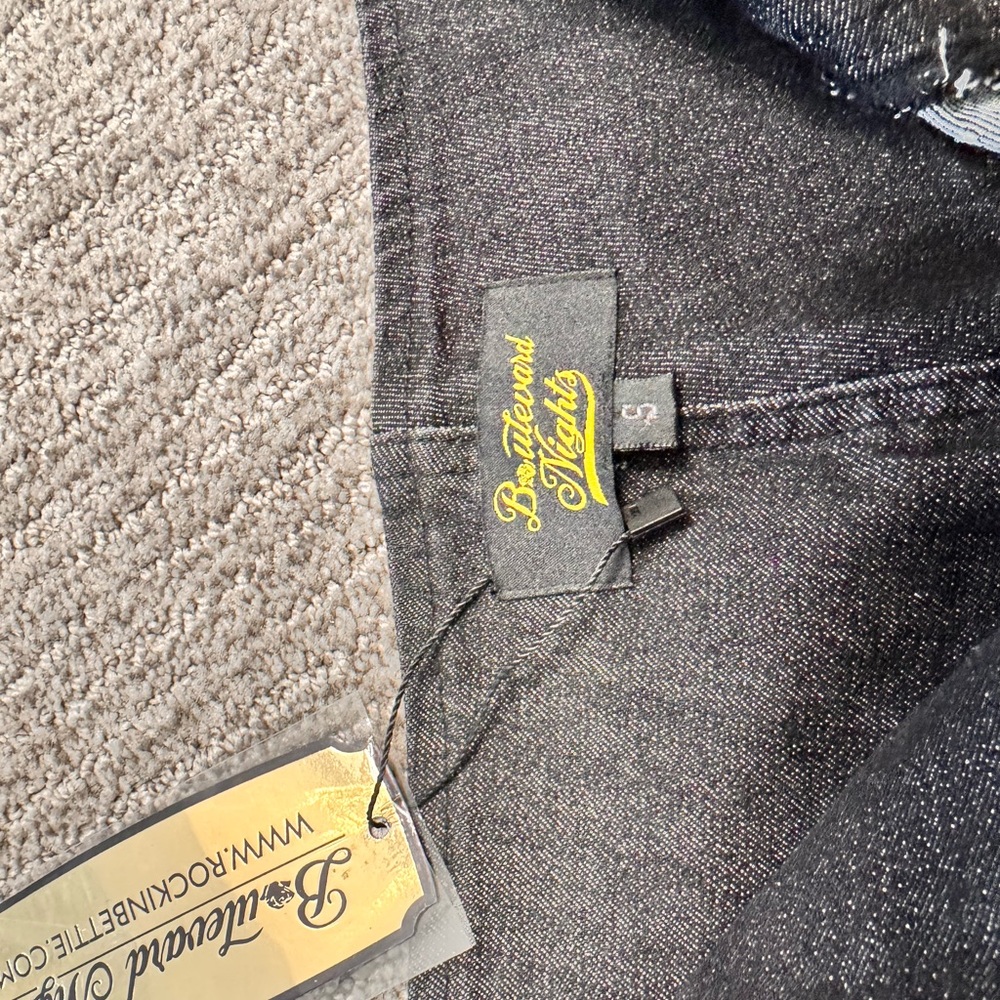 High-Rise Dark Denim Shorts w/ heart pockets & Front Button Detail - Picture 8 of 16
